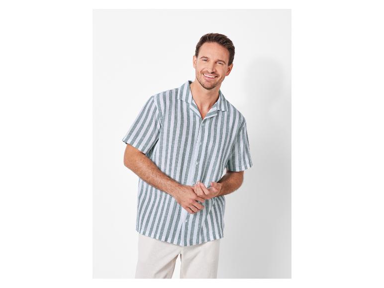 Herrenhemd mit hellgrünen Streifen, sommerlicher Stil.