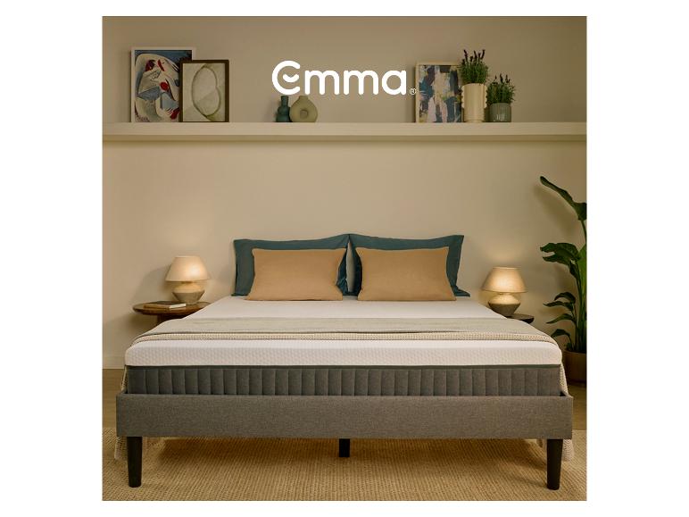 Emma Original Lite Matratze auf einem Doppelbett in einem gemütlichen Schlafzimmer.