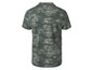 Ein grünes Poloshirt mit Camouflagemuster.