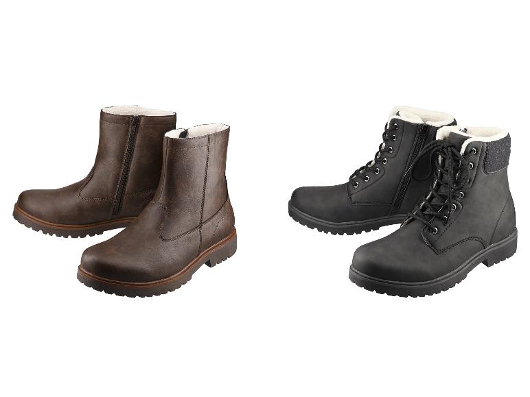 Zwei Paar Winterstiefel, ein braunes und ein schwarzes, mit Fellfutter.