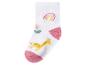 Weiße Babysocke mit Regenbogen, Blume und Giraffe, mit rosa Ferse und Spitze.