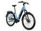 Hellblaues Zündapp E-Bike mit schwarzen Akzenten und Gepäckträger.