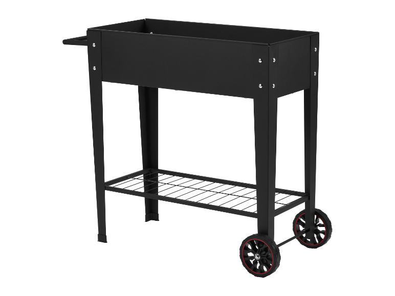 Schwarzer Grill auf Rädern mit unterem Regal.