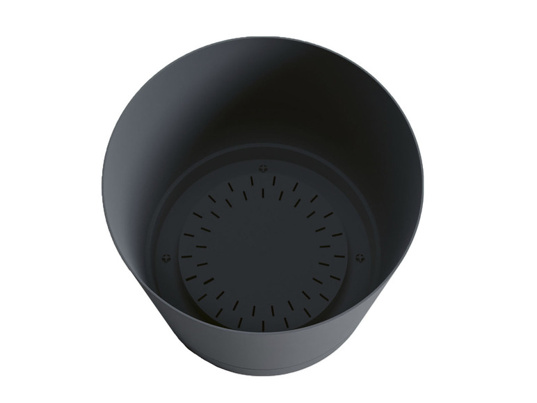 Ein schwarzer Blumentopf mit Abzugsöffnungen.