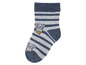 Ein Paar gestreifte Socken mit süßen Bären.