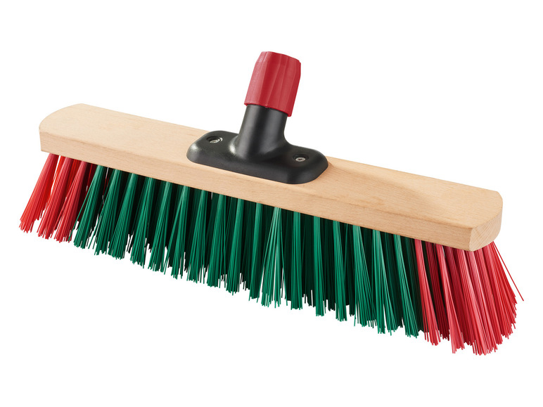Ein Besen mit grünen und roten Borsten und einem Holzstiel.