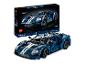 Ein LEGO Technic Ford GT Automodell und seine Produktverpackung.