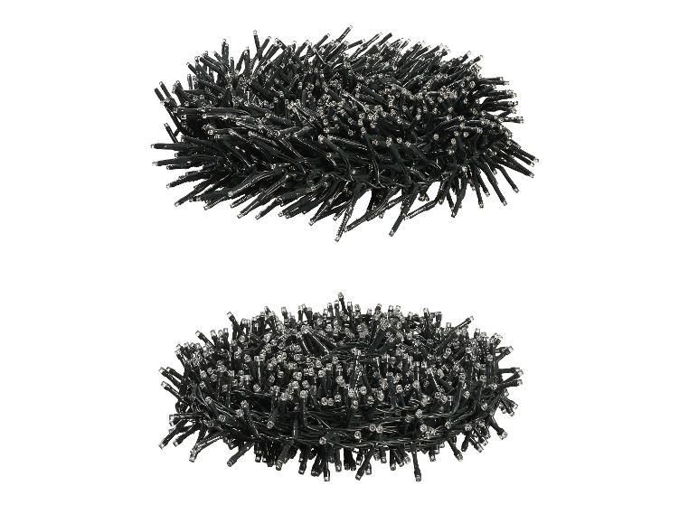 Zwei aufgerollte Sets schwarzer LED-Lichterketten auf weißem Hintergrund.