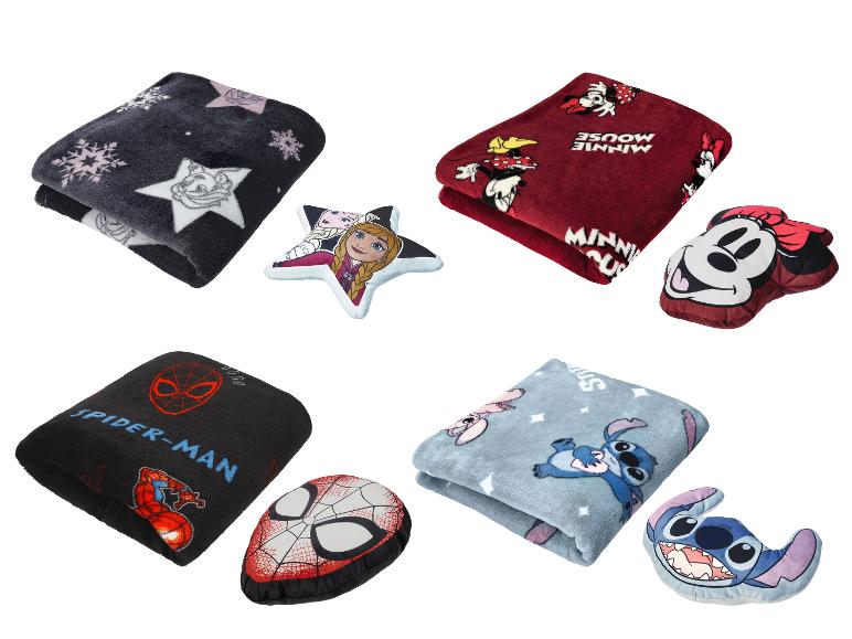 Vier Sets aus Decken und Kissen mit Disney- und Marvel-Figuren