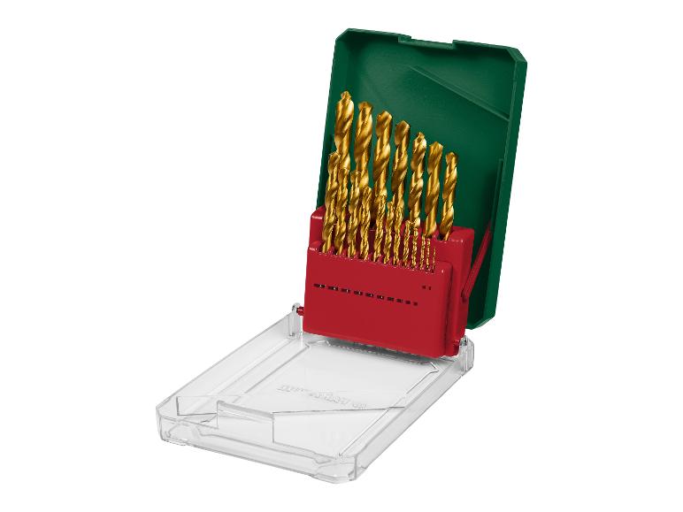 Ein Satz goldfarbener Bohrer in einer grün-roten Box.