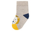 Beige Socken mit einem gelben Löwen.