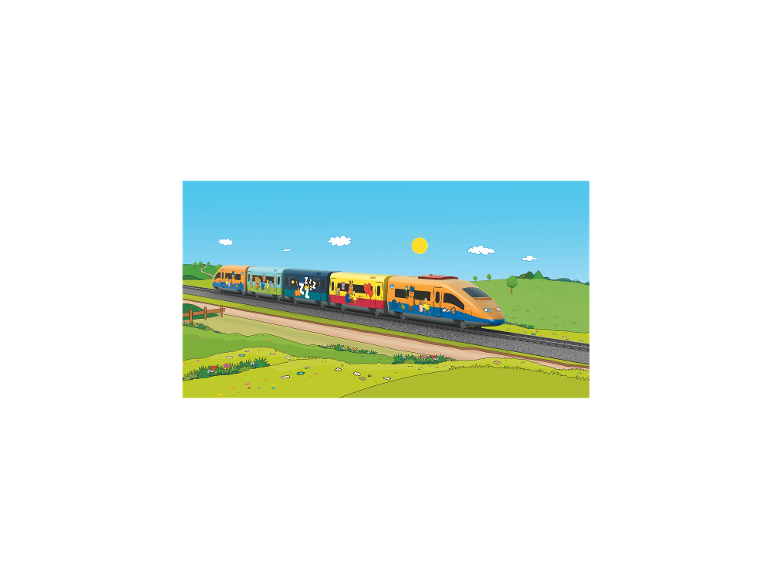 Spielzeugeisenbahn mit bunten Waggons mit Zeichentricktieren, die durch eine grüne Landschaft fährt.