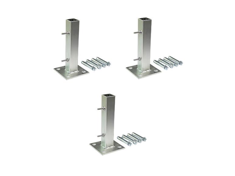 Drei Metallpfostenträger mit quadratischen Basen und Ankerbolzen