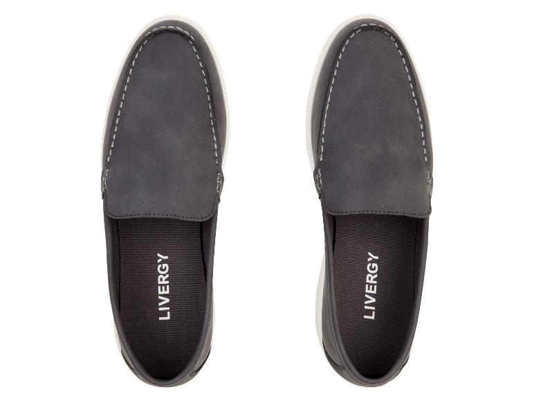 Zwei graue Livergy Loafer mit weißen Sohlen