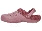 Rosa Clogs mit flauschigem Futter, Belüftungslöchern und Fersenriemen.