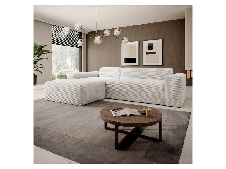 Modernes Wohnzimmer mit einer hellbeige modularen Couch und einem Holztisch.
