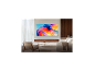 SAMSUNG GU65M70HAUXZG Fernseher in einem eleganten Wohnzimmer.