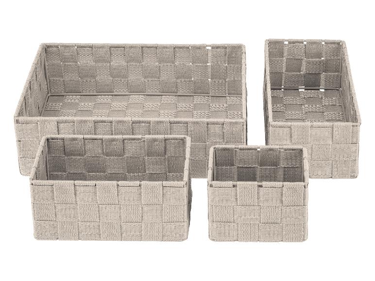 Set beige geflochtener Aufbewahrungskörbe.