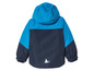 Eine blaue Winterjacke mit Kapuze für Kinder.