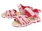 Paar rosa Kindersandalen mit verstellbaren Riemen und profilierter Sohle.