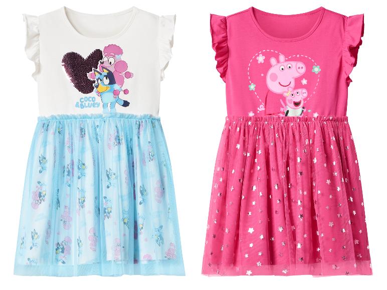 Zwei Mädchenkleider: eines weiß mit Bluey und Coco, eines pink mit Peppa Wutz.