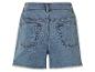 Blaue Jeans-Shorts mit ausgefransten Säumen.