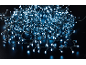 Blaue LED-Weihnachtsbeleuchtung auf dunklem Hintergrund