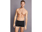 Mann in schwarzen Boxershorts