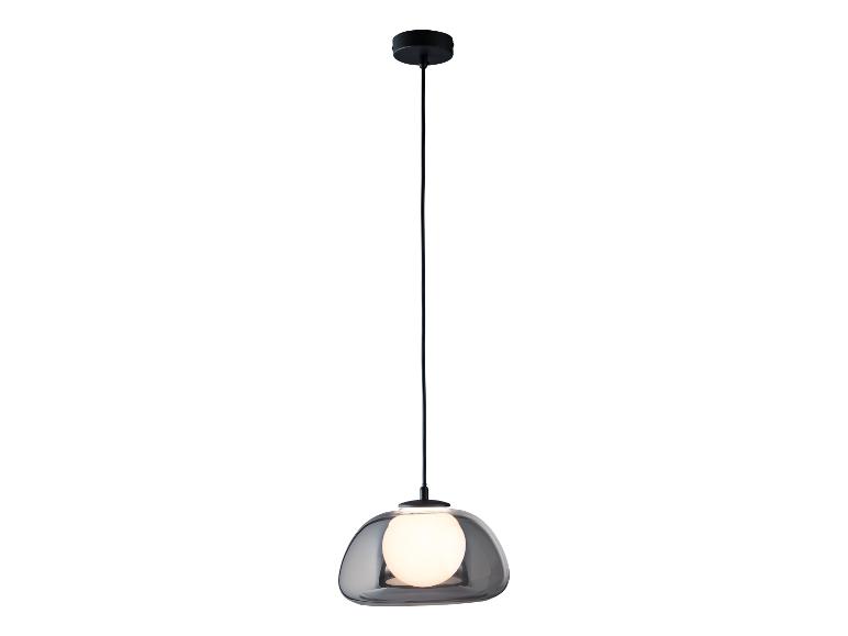 Moderne Pendelleuchte mit Rauchglasschirm.
