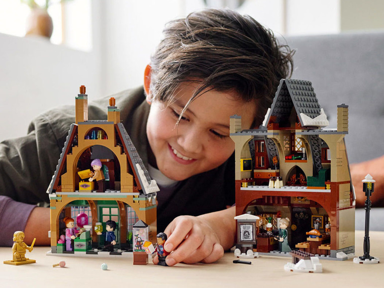 Gehe zu Vollbildansicht: Lego Harry Potter 76388 »Besuch in Hogsmeade™« - Bild 2