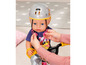Puppe mit Helm und Fahrrad