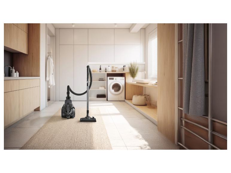 Staubsauger auf einem Teppich in einem modernen Waschraum.