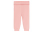 Eine rosa Hose für Babys