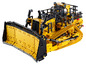 Ein LEGO Technic Caterpillar D11 Bulldozer mit großem Schild und Kettenlaufwerk.