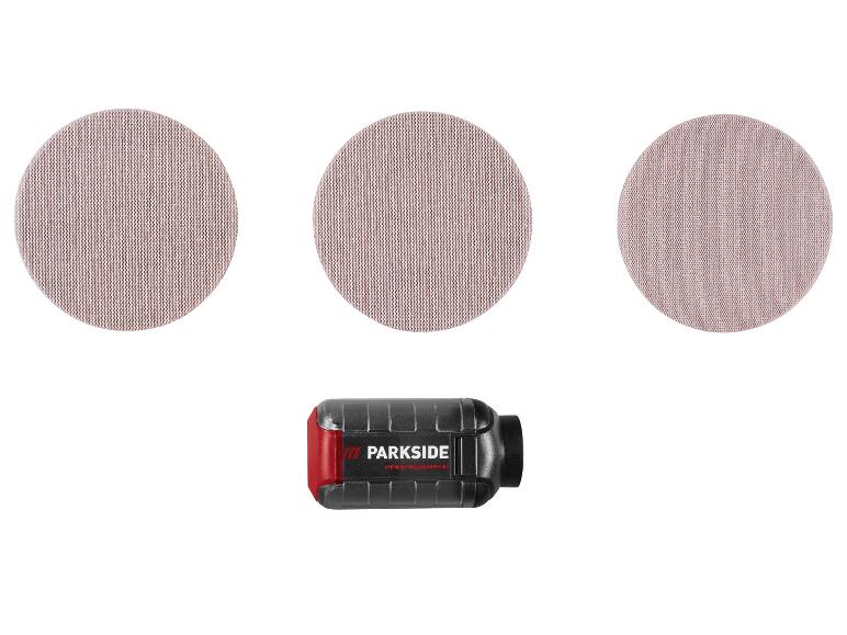 Drei runde Schleifpapiere und ein schwarzes Werkzeug mit rotem Detail.