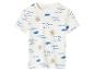 Weißes Kinder-T-Shirt mit kurzen Ärmeln, bedruckt mit blauen Wellen, Sonnen und Fischen.