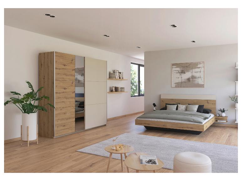 Modernes Schlafzimmer mit Holzbett, großem Kleiderschrank und hellgrauem Teppich.