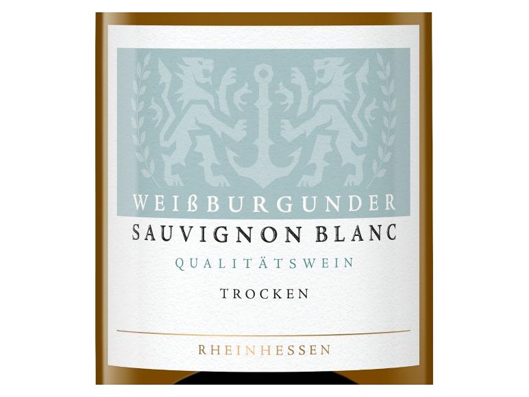 Weißwein-Etikett mit dem Text „WEISSBURGUNDER SAUVIGNON BLANC QUALITÄTSWEIN TROCKEN RHEINHESSEN“.