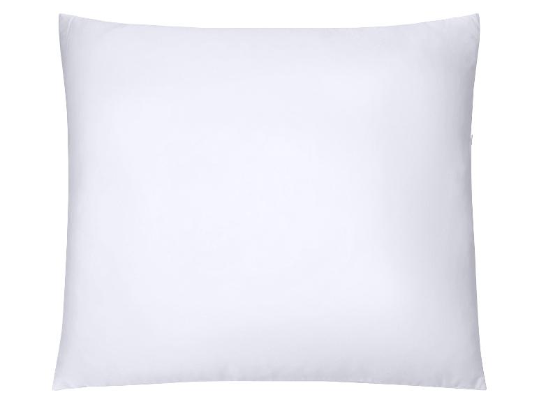Weißes Schlaf- oder Dekokissen