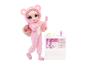Rainbow High Puppe im rosa Pyjama mit Hautpflege-Accessoires.