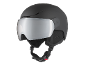 Schwarzer Skihelm mit silbernem Visier und verstellbarem Kinnriemen.