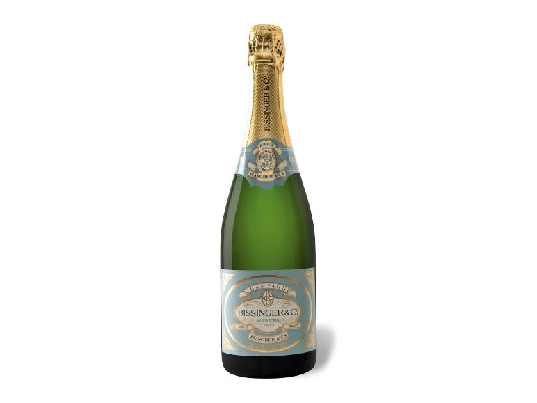 Eine Flasche Blanc de Blancs Champagner mit blau-goldenem Etikett.