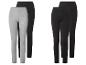 Zwei Paar Leggings: eine graue und eine schwarze, plus zwei Paar schwarze Leggings.