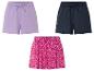 Uni und Blumen-Shorts: lila, dunkelblau und rosa mit weißen Blumen.