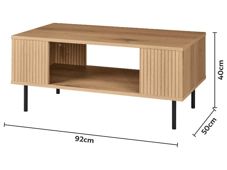 Couchtisch aus Holz mit geriffelten Details und schwarzen Beinen, 92x50x40 cm.