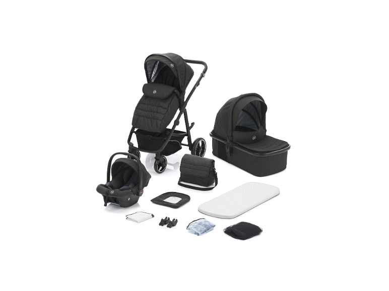 Schwarzer Kinderwagen mit Babywanne, Autositz und passendem Zubehör auf weißem Hintergrund.