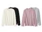 Vier Langarm-T-Shirts in Weiß, Schwarz, Rosa und Grau.