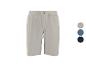 Beige Shorts mit Kordelzug und Knopf, mit Farboptionen in Grau, Blau und Schwarz.
