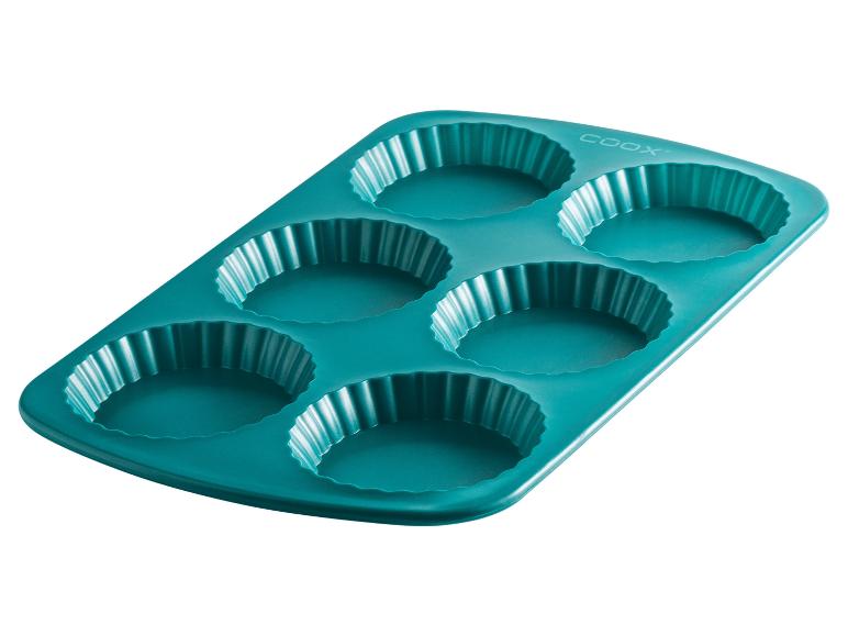 Eine blaue Silikonform für Torten oder Kuchen, der Marke Coox.