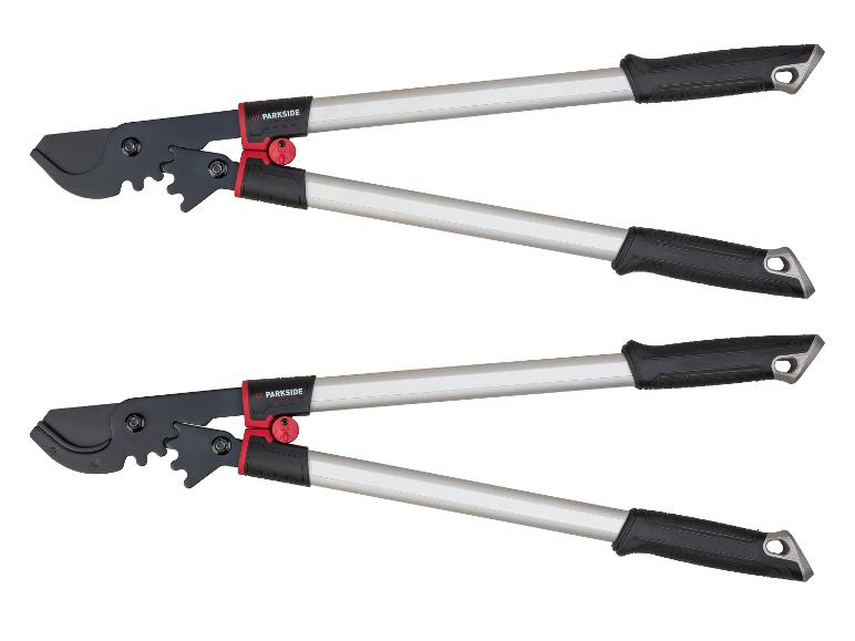 Zwei Parkside Astscheren mit schwarzen Griffen und silbernen Armen.